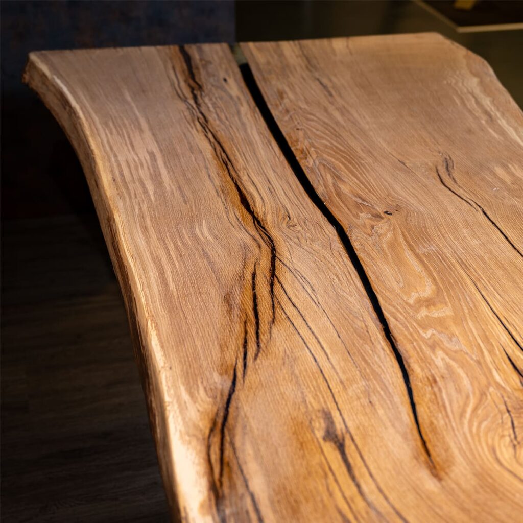 Eiken / Epoxy kunststuk van 308cm breed