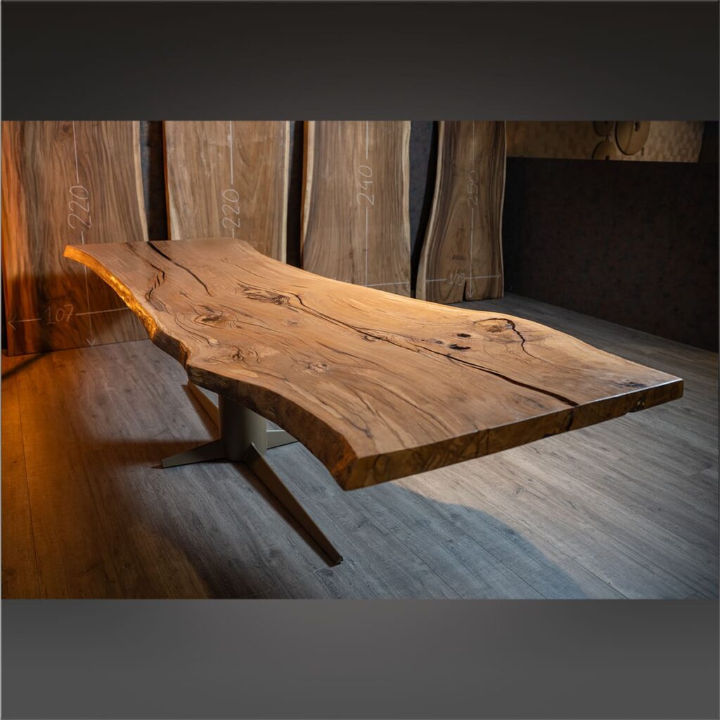 Eiken / Epoxy kunststuk van 308cm breed