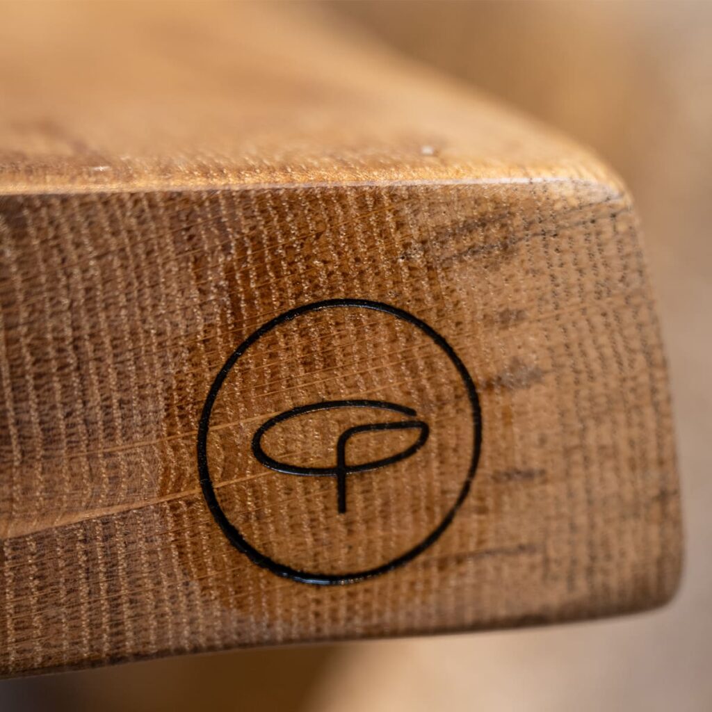 Eiken / Epoxy kunststuk van 308cm breed