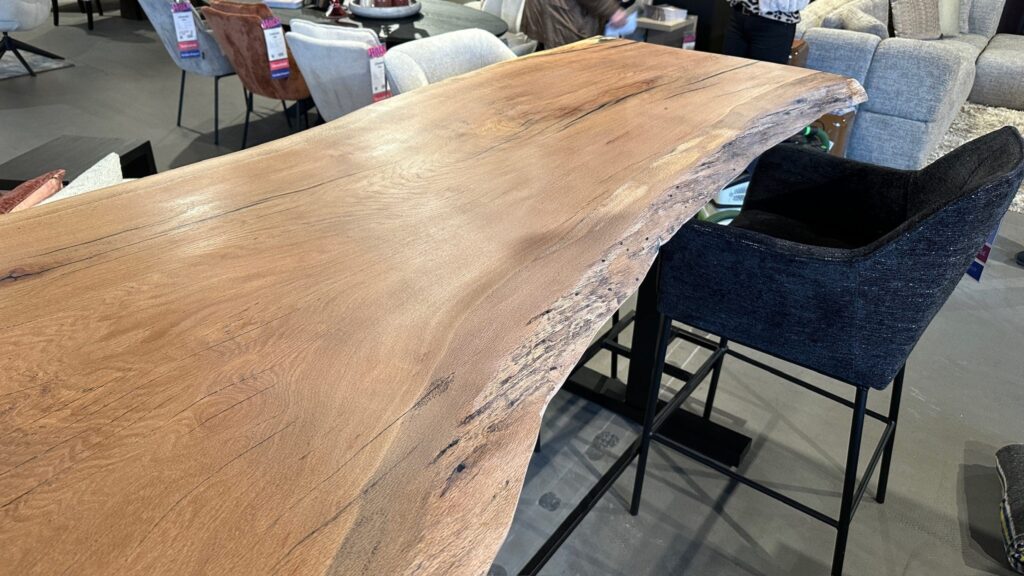 Eiken of suar: welke houtsoort past bij jouw eettafel?
